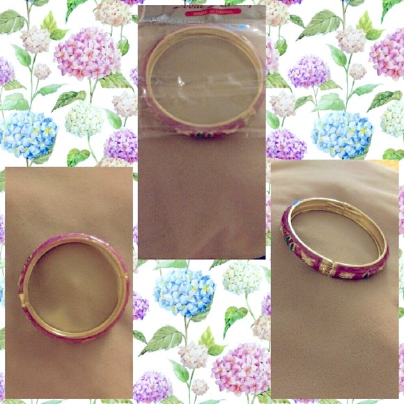 New gold tone enamel hinged bangle bracelet - Picture 3 of 3